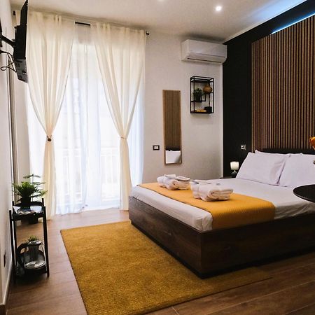 Blackwoody Contemporary Rooms - Napoli Centro Storico Kültér fotó