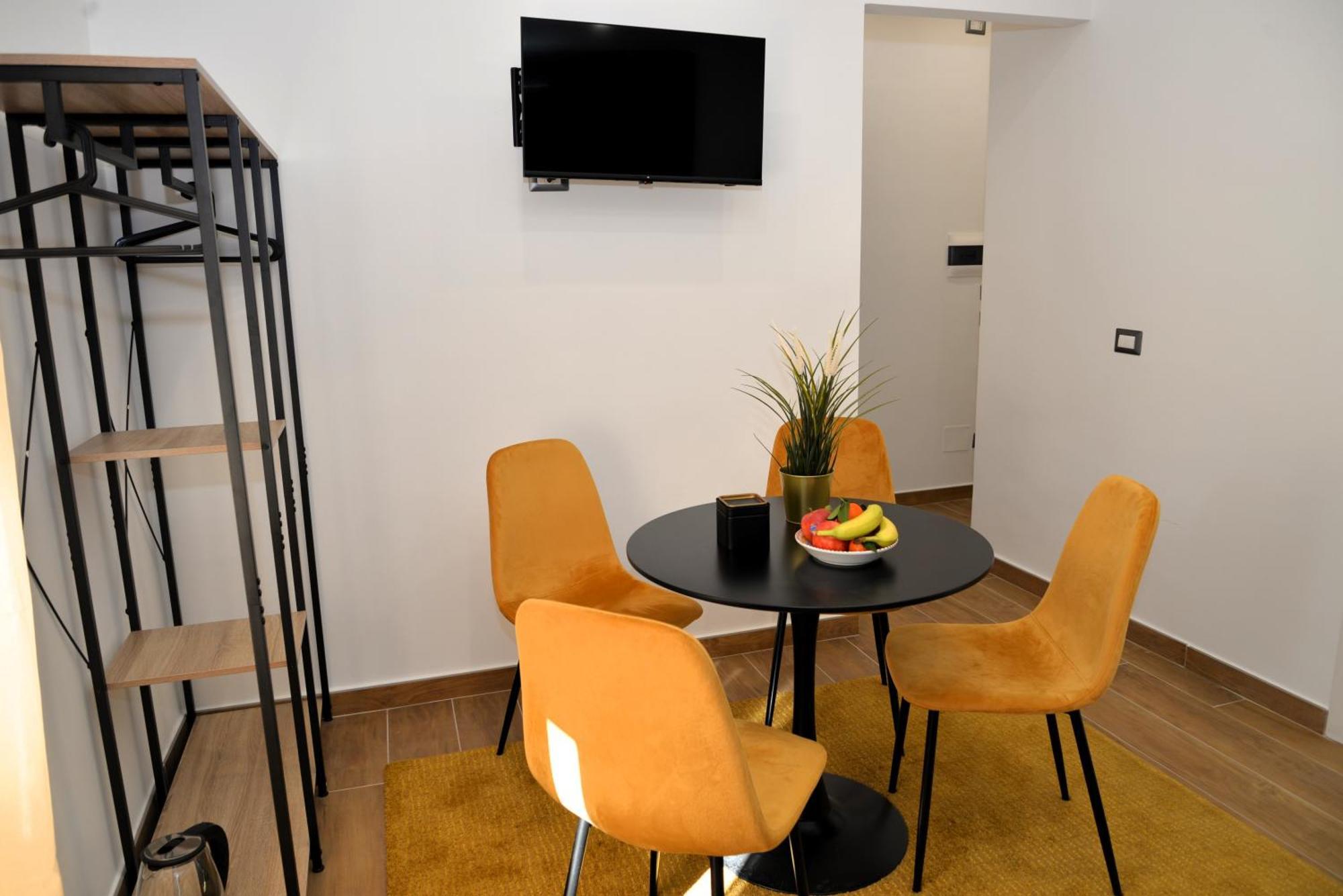 Blackwoody Contemporary Rooms - Napoli Centro Storico Kültér fotó