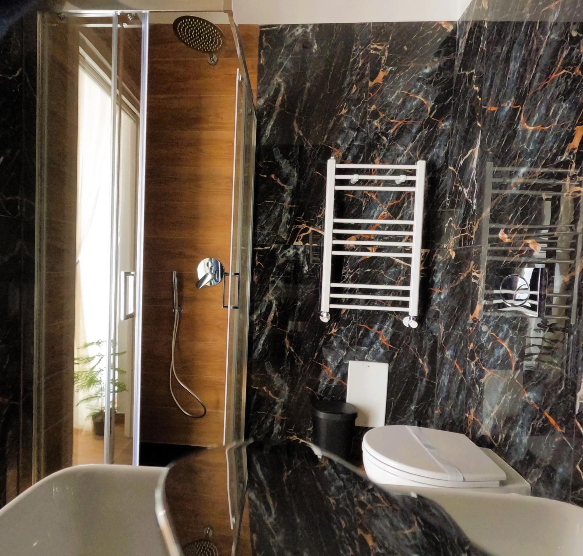 Blackwoody Contemporary Rooms - Napoli Centro Storico Kültér fotó