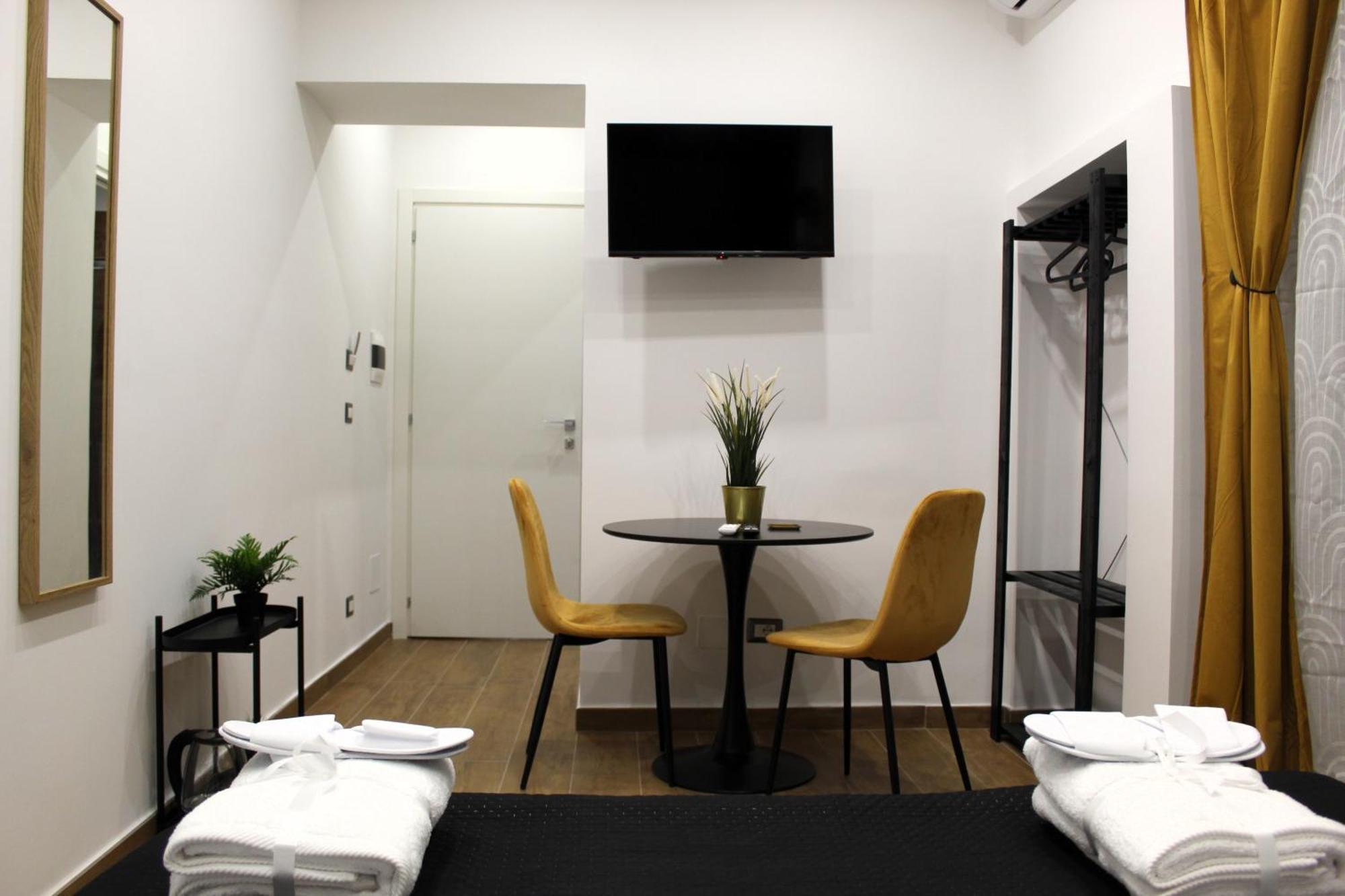 Blackwoody Contemporary Rooms - Napoli Centro Storico Kültér fotó