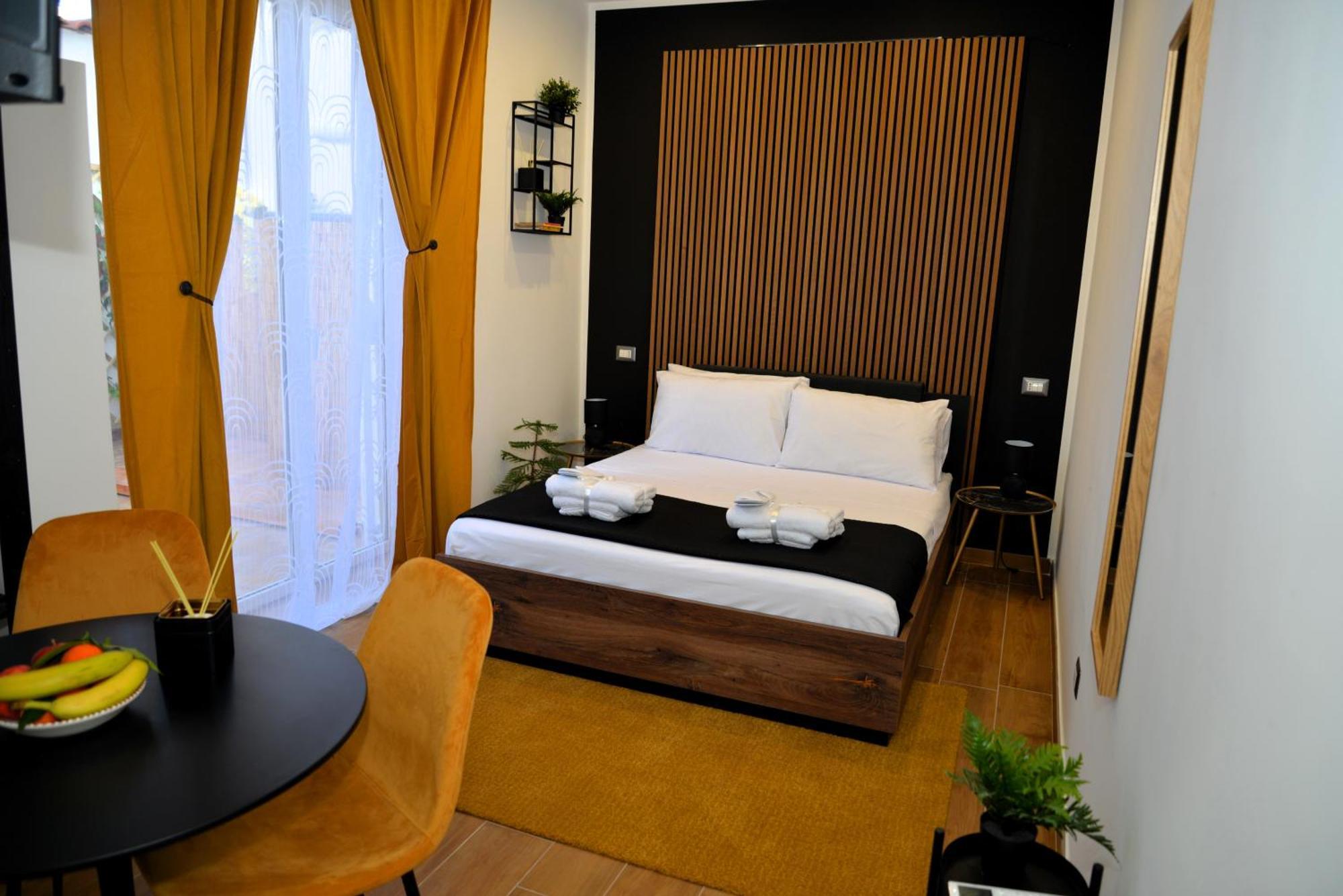Blackwoody Contemporary Rooms - Napoli Centro Storico Kültér fotó