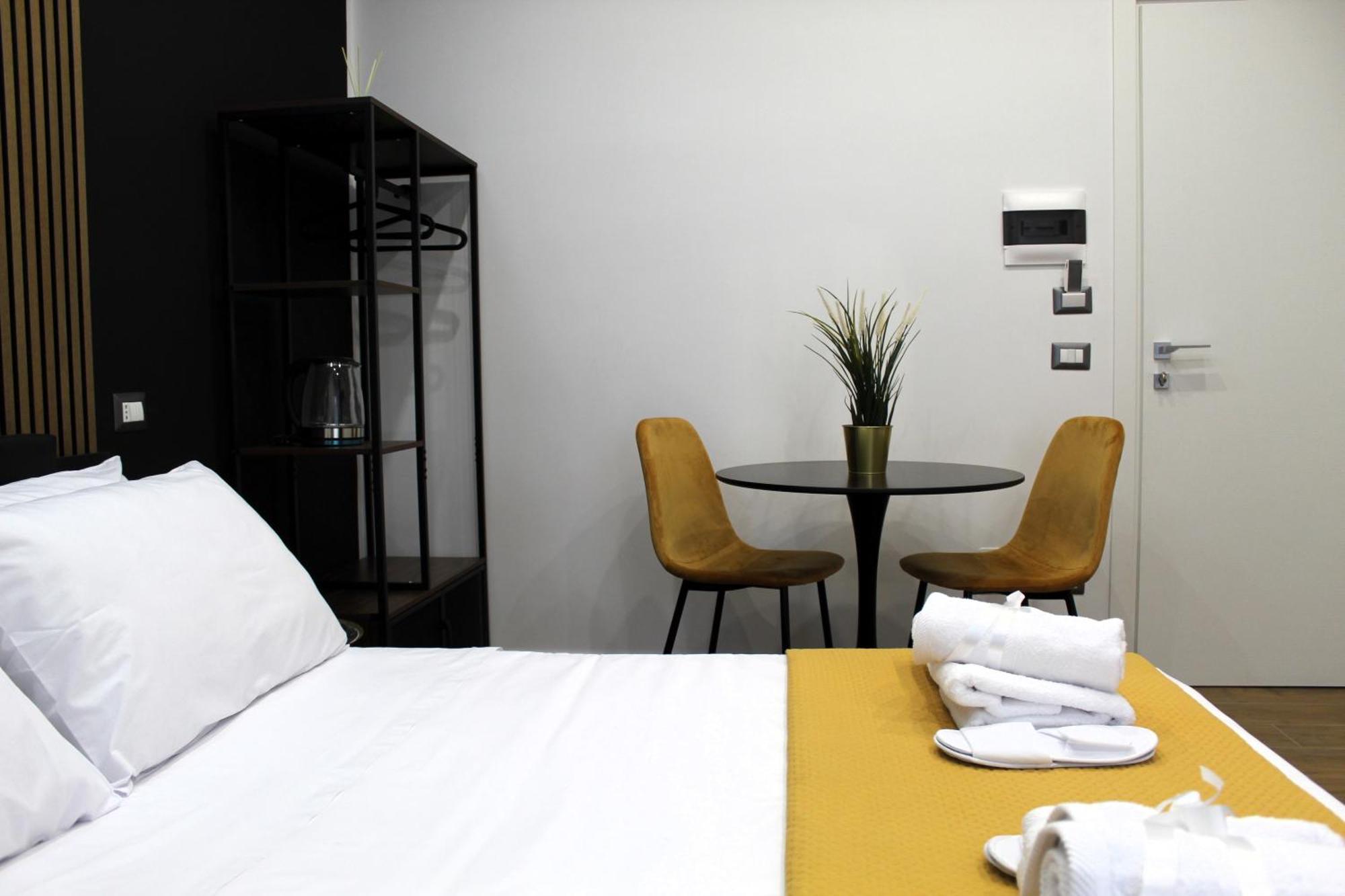Blackwoody Contemporary Rooms - Napoli Centro Storico Kültér fotó